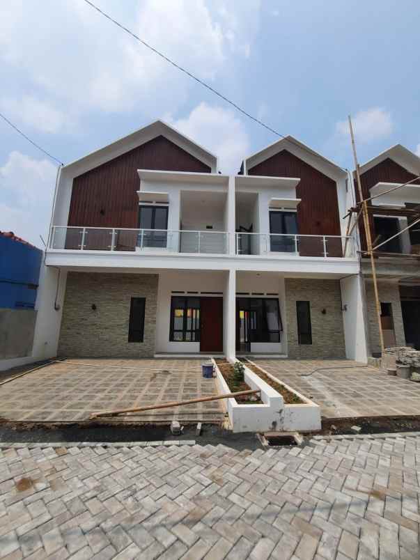 rumah 2 lantai 800 jutaan di kemang cimanggis depok