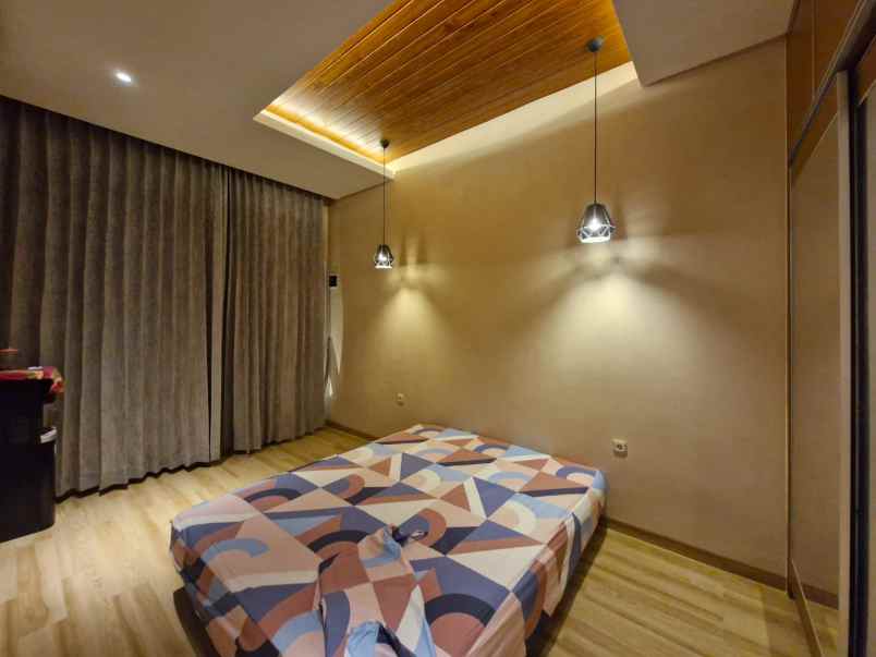 rumah 2 lantai baru renovasi lokasi aman dan nyaman