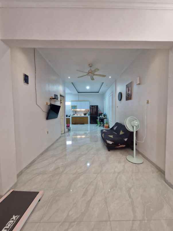 rumah 2 lantai baru renovasi lokasi aman dan nyaman