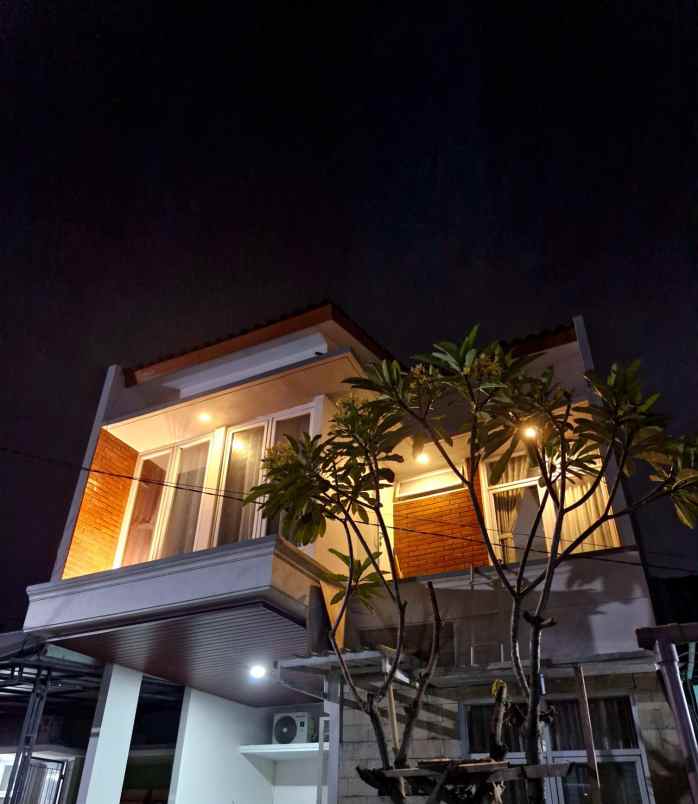 rumah 2 lantai baru renovasi lokasi aman dan nyaman