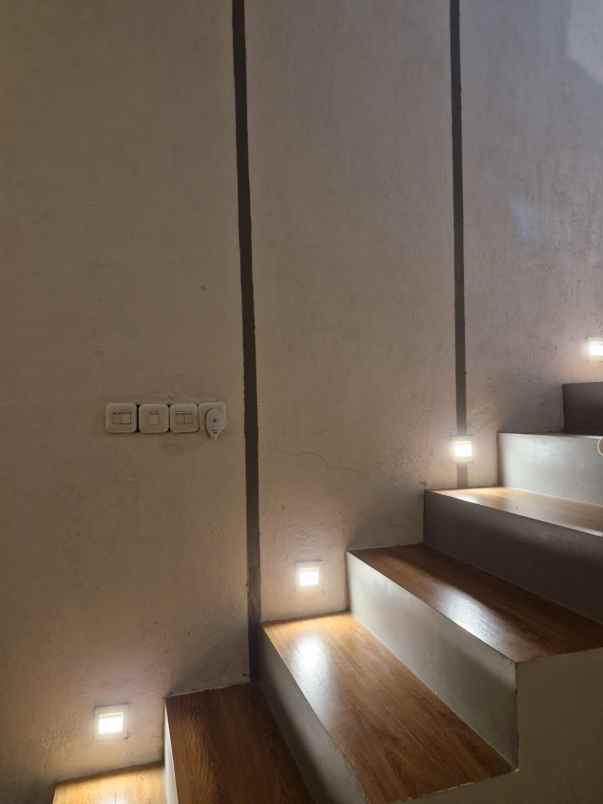 rumah 2 lantai baru renovasi lokasi aman dan nyaman