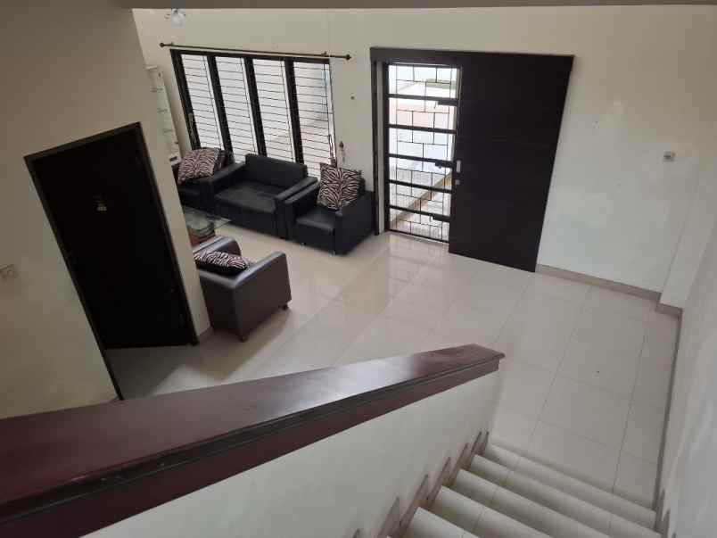 rumah 2 lantai di kaliwates jember