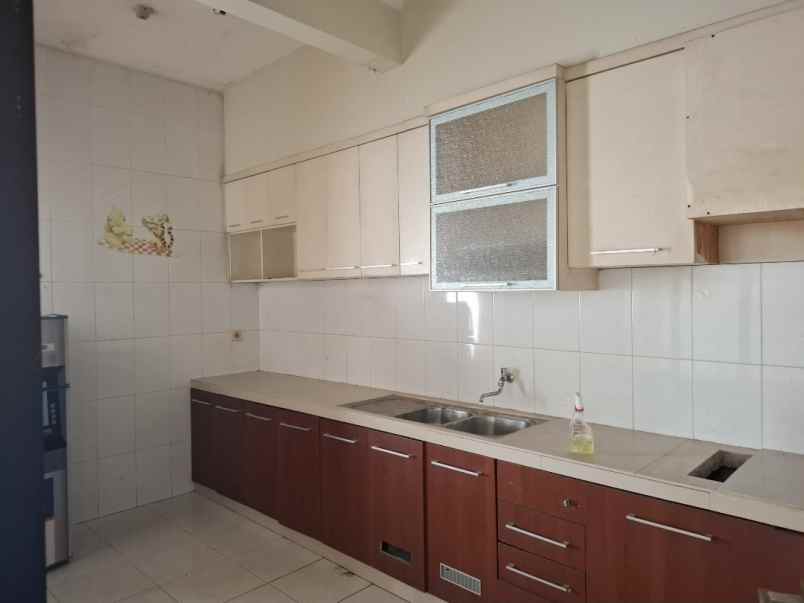 rumah 2 lantai di kaliwates jember