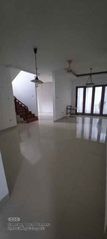 rumah 2 lantai di mutiara fatmawati residence