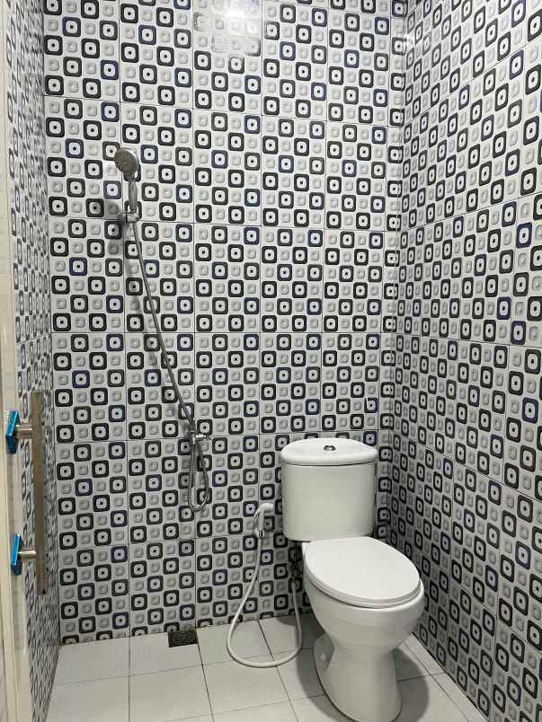 rumah 2 lantai di pondok bambu jakarta timur