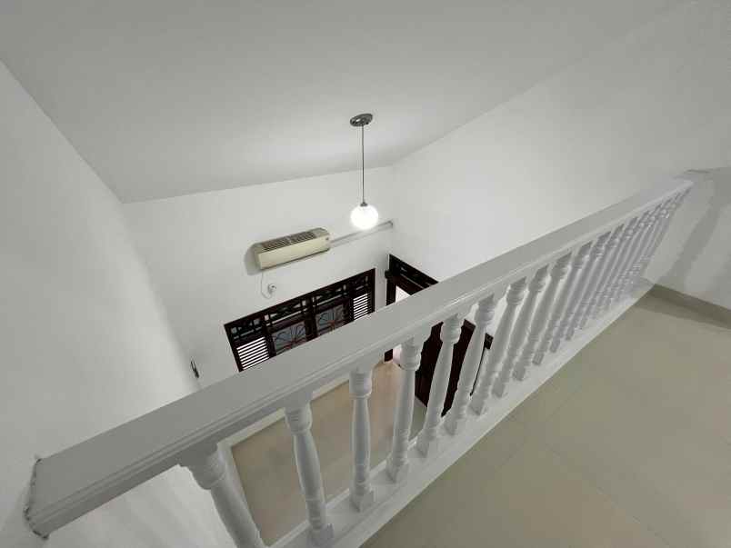 rumah 2 lantai di pondok bambu jakarta timur