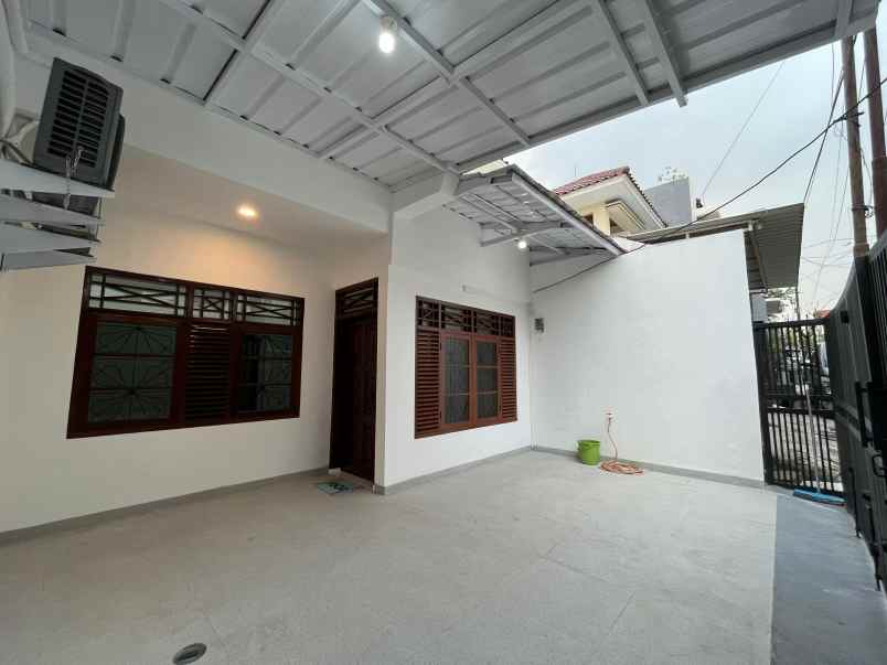 rumah 2 lantai di pondok bambu jakarta timur