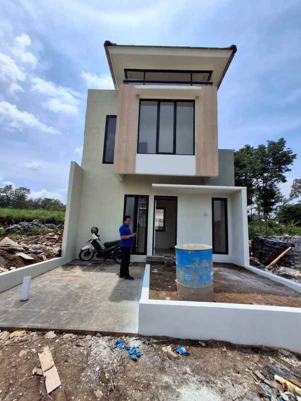 rumah 2 lantai lokasi dekat exit tol sawojajar