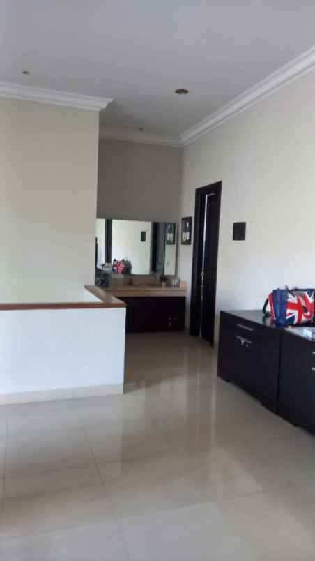 rumah 2 lantai siap huni mezzanine semi furnish