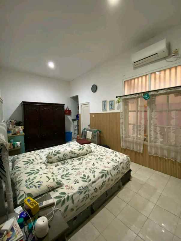 rumah 2 lt radar auri depok