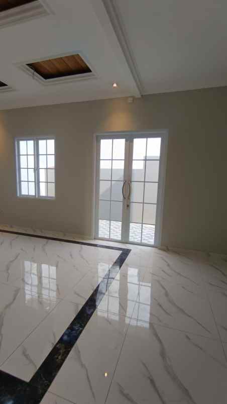 rumah 3 lantai siap huni di tanah baru depok