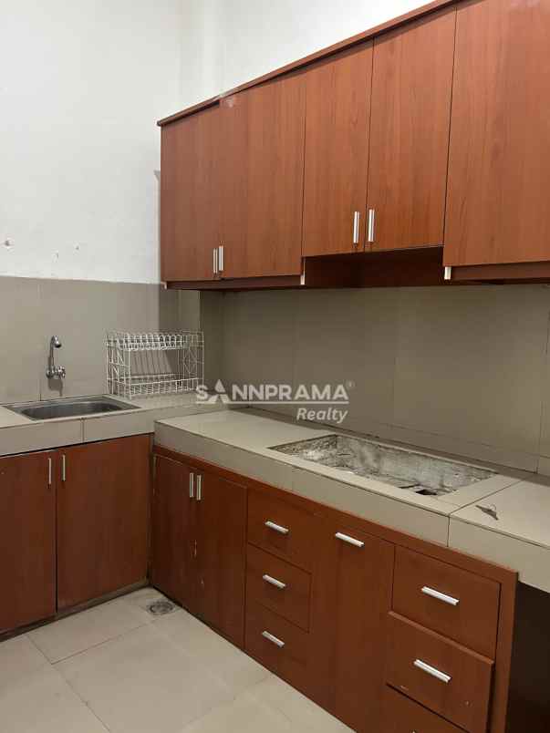 rumah apik terawat dalam cluster di pasir putih depok