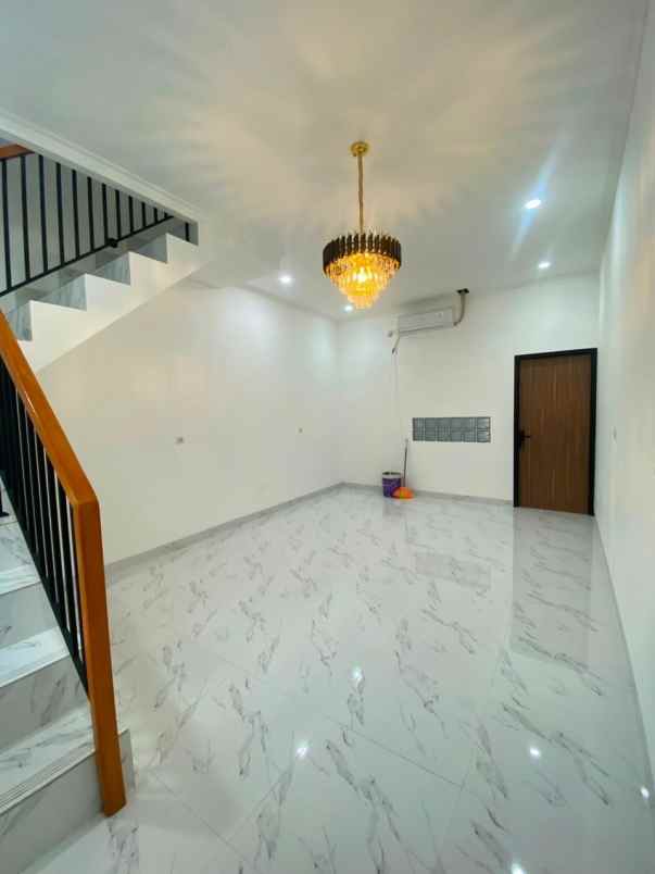 rumah baru 2 lantai di cilodong kota depok