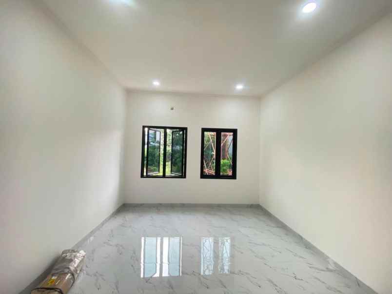rumah baru 2 lantai di cilodong kota depok