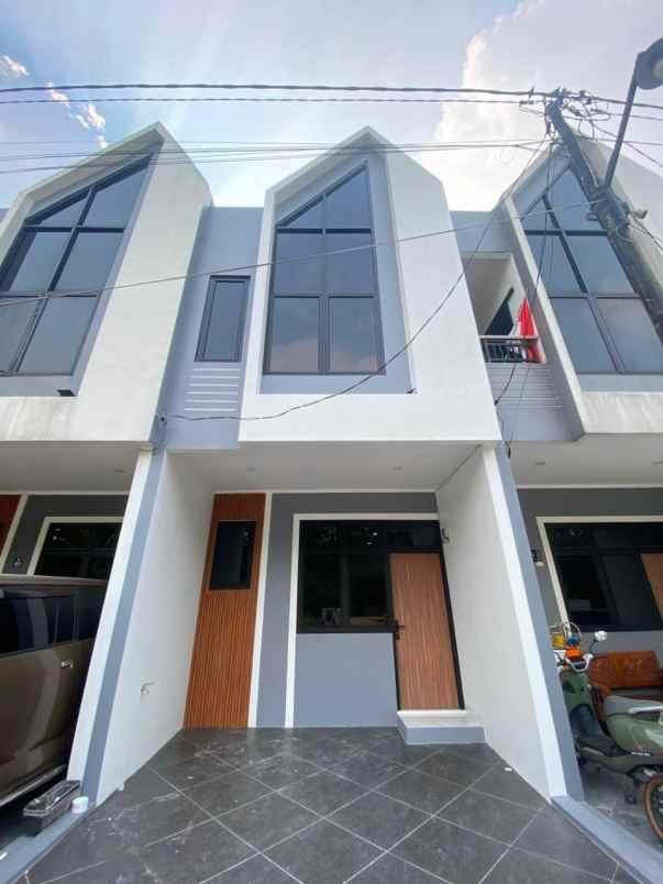 rumah baru 2 lantai di cilodong kota depok