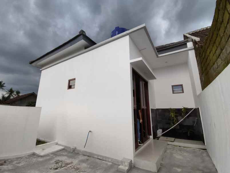 rumah baru cantik hanya 10 menit dari candi prambanan