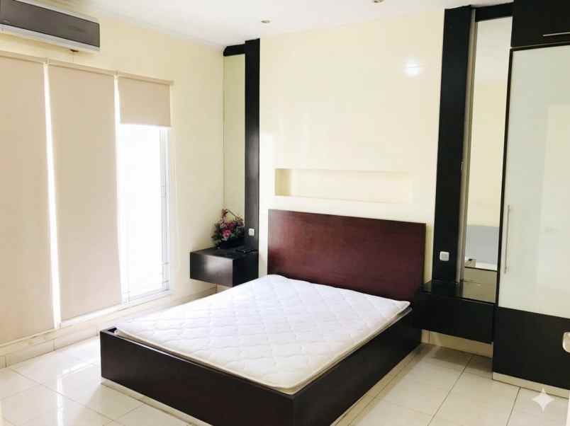 rumah baru direnovasi di legenda wisata cibubur