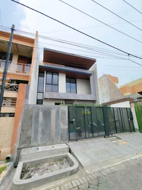 rumah baru gress manyar kertoarjo