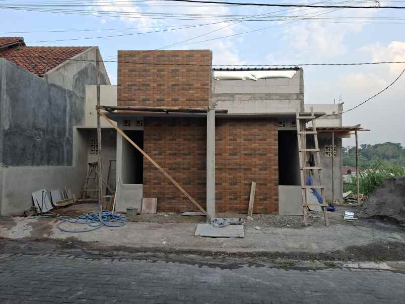 rumah baru ready stok di grafika banyumanik semarang