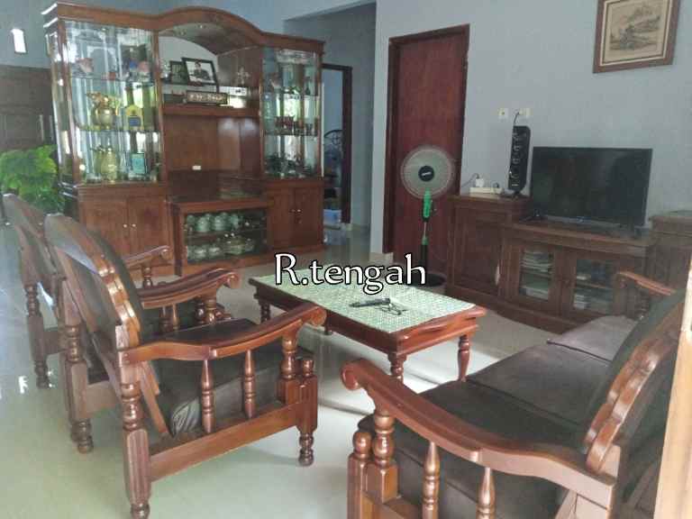 rumah besar dan mewah siap huni