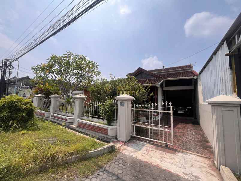 rumah besar lokasi premium pinggir jalan purwomartani