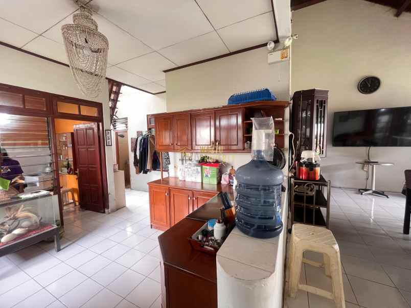 rumah besar lokasi premium pinggir jalan purwomartani