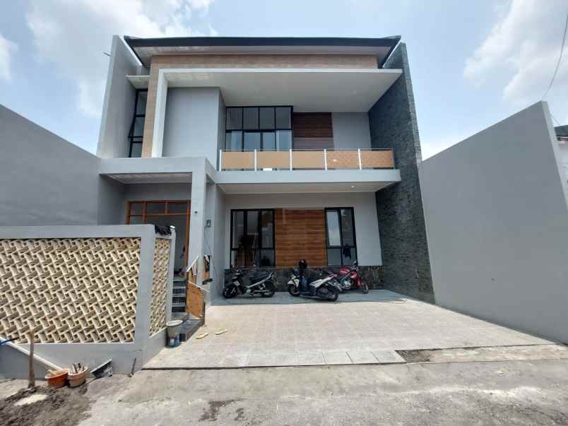 rumah cantik terbaru siap huni modern di jakal km 10