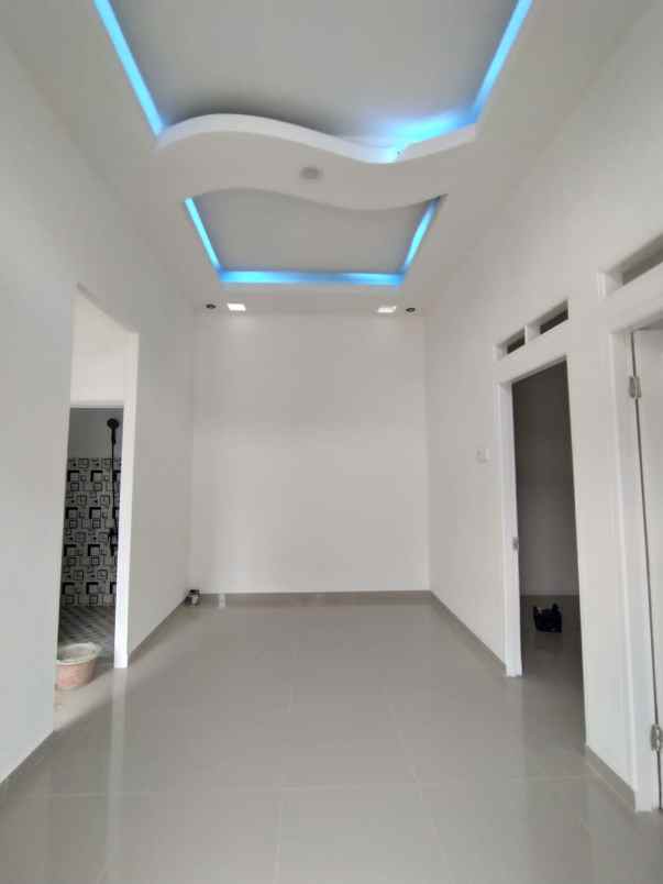 rumah cash modern cukup 1km kestasiun citayam