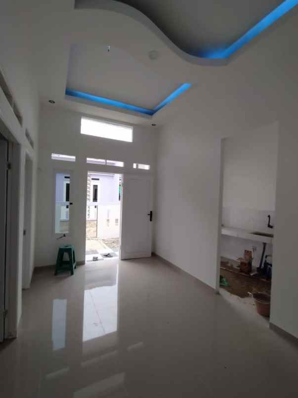 rumah cash modern cukup 1km kestasiun citayam