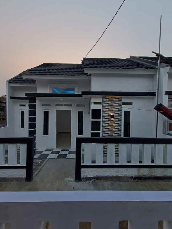 rumah cash modern cukup 1km kestasiun citayam