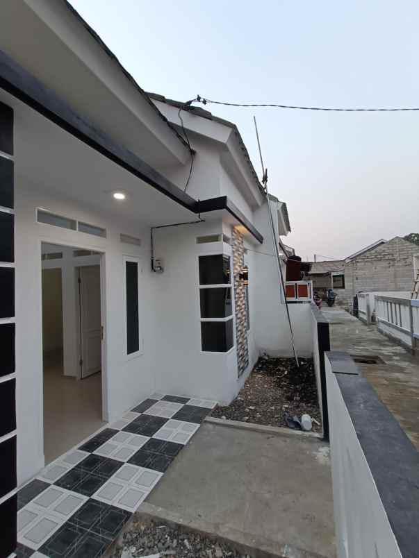 rumah cash modern cukup 1km kestasiun citayam