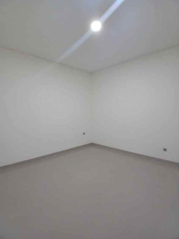 rumah cluster 2 kantai ada rooftop di mampang depok