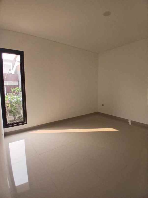rumah cluster 2 kantai ada rooftop di mampang depok