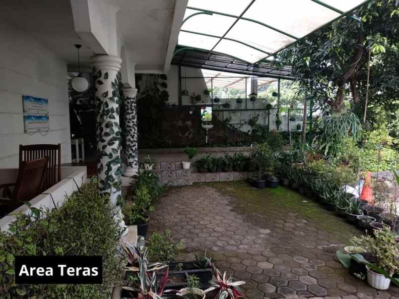 rumah dan ruang usaha di dago bandung