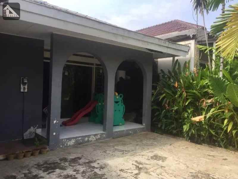 rumah dekat rumah sakit emc jl pulomas kayu putih