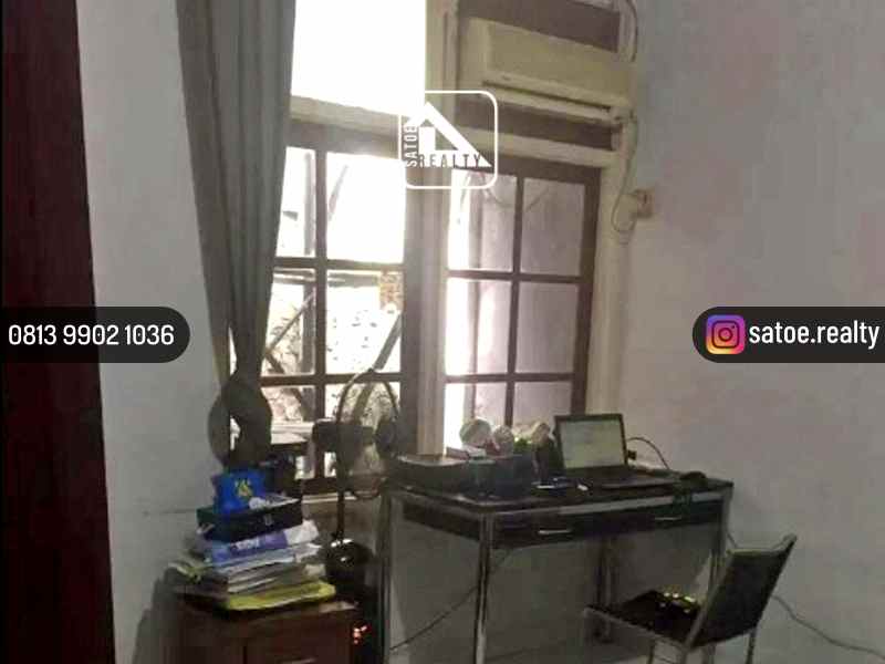 rumah dekat rumah sakit emc jl pulomas kayu putih