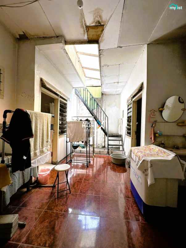 rumah di baratajaya dekat gubeng ngagel panjang jiwo