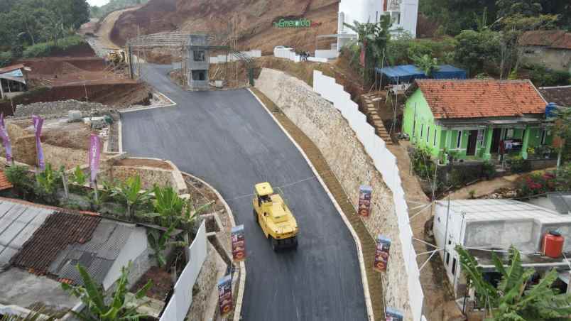 rumah di lingkungan sejuk dengan suasana tenang