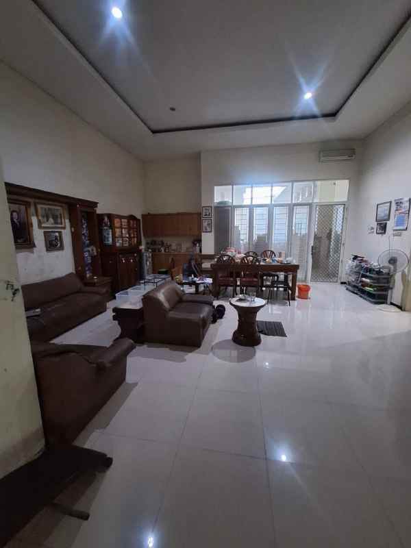 rumah di manyar tirtomoyo sby timur