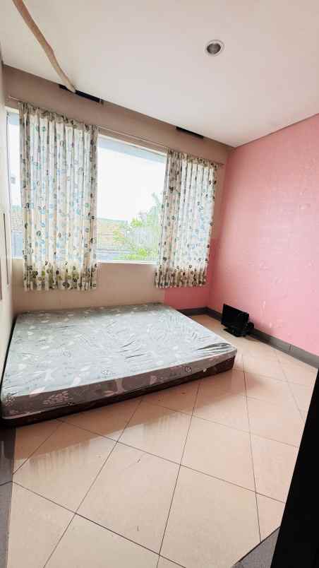 rumah dijual 1 5 lantai di pondok aren dekat bintaro