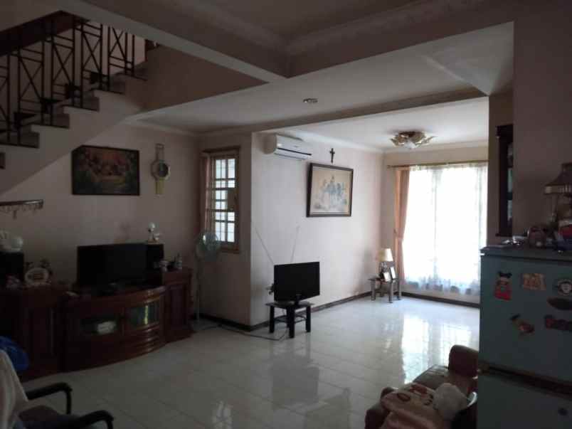 rumah dijual vila valensia pakuwon indah surabaya