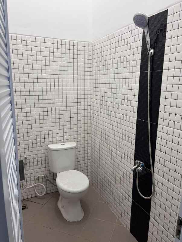 rumah eropa klasik lokasi di bedahan kota depok