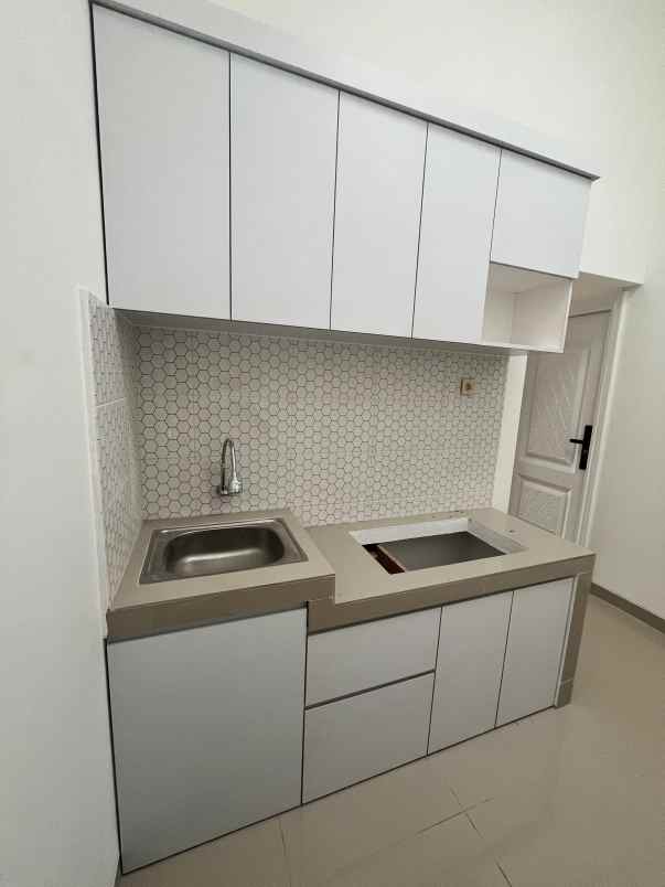 rumah eropa klasik lokasi di bedahan kota depok