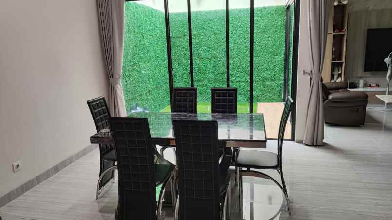 rumah full furnished di green garden residence