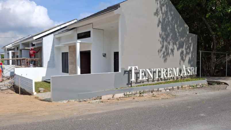 rumah futuristik tentrem asri