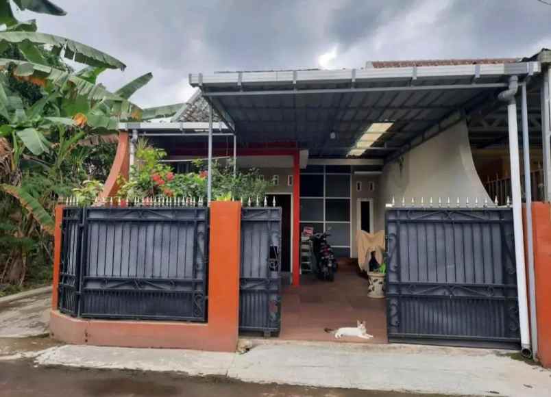 rumah hook luas di sidokarto jl godean km 8 sleman