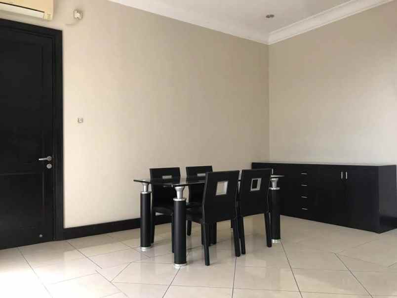 rumah jual full furnished graha family surabaya