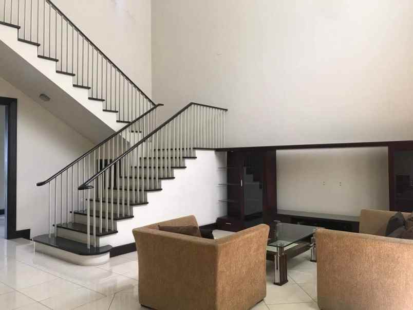 rumah jual full furnished graha family surabaya