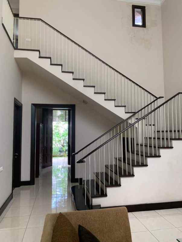 rumah jual full furnished graha family surabaya