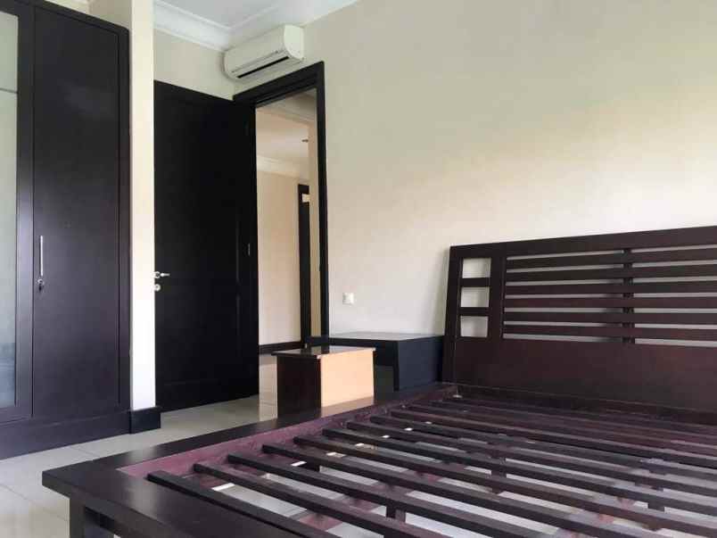 rumah jual full furnished graha family surabaya